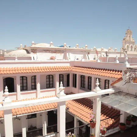 El Hotel de Su Merced Отели в г. Сукре