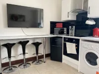 2 Bed Flat - Sleeps 6 - Parking - Wifi