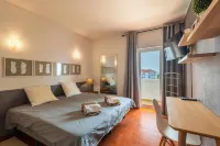 Sea View Central Town 2 Bedroom Apartment