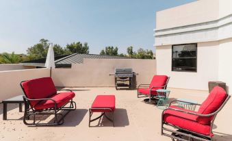 Ivory Buyout by AvantStay Two Home Buyout Near Old Town w Large Patio