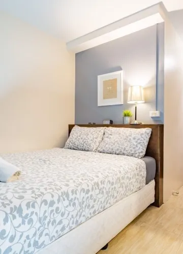 ห้องเตียงใหญ่ มีหน้าต่าง