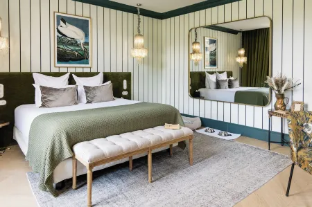 Château Léognan, Domaine Viticole - Proche Bordeaux Отели рядом с достопримечательностью «Auchan SUPERMARCHE LA BREDE»