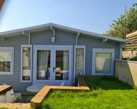 Pet Friendly Private Cabin Town Eurotunnel Beach Hotels in Hythe