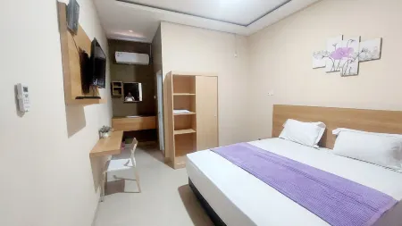 Sasando Residence Kupang Отели рядом с достопримечательностью «Pantai Warna Kota Kupang NTT»