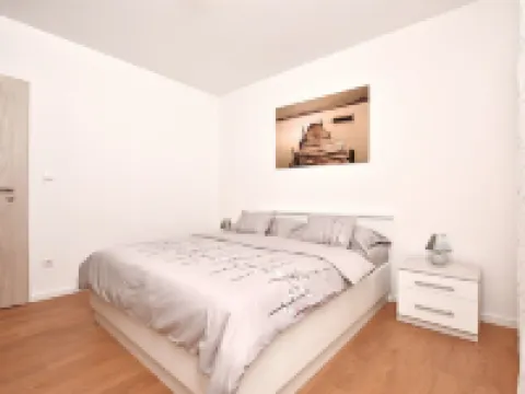 Apartment Dora Hotels in Duce