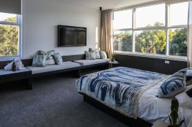 Barrys Beach Road Hotel
