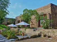 Kabeh Jati Garden Villa & Restaurant 阿杜海灘（Atuh Beach）附近的飯店
