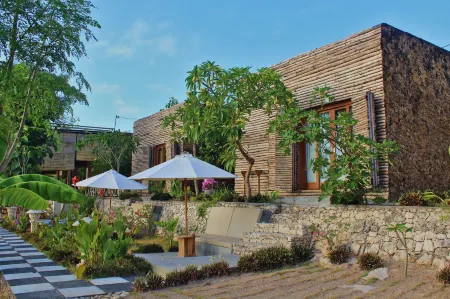 Kabeh Jati Garden Villa & Restaurant Отели рядом с достопримечательностью «Giri Putri Cave»