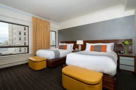 Hotel Lucia Отели рядом с достопримечательностью «KIDD's Toy Museum»