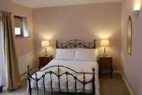 Holly Lodge Country Guest House Hotels in Форест Таун