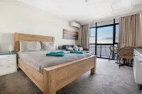 Top Floor Aquarius Amazing Ocean Views Fast WiFi Kayo Free Weekly Service