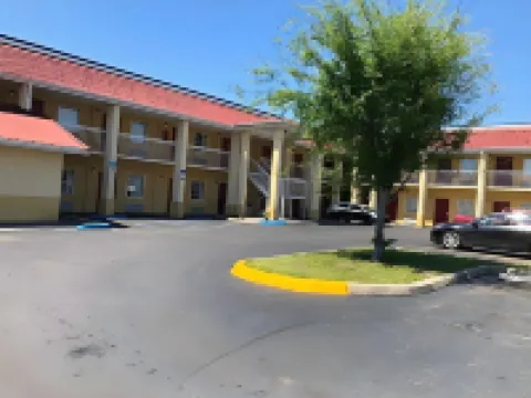 Jax Inn Hotels near Merrett Park