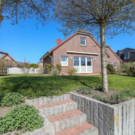 Vacation home with direct water access to the Greetsiel canals for 4 people