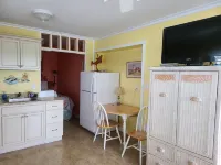 BEAUTIFUL UPSTAIRS CORNER STUDIO CONDO ON ATLANTIC BEACH