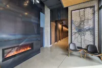 Spacious Urban Luxury Living with Free Parking