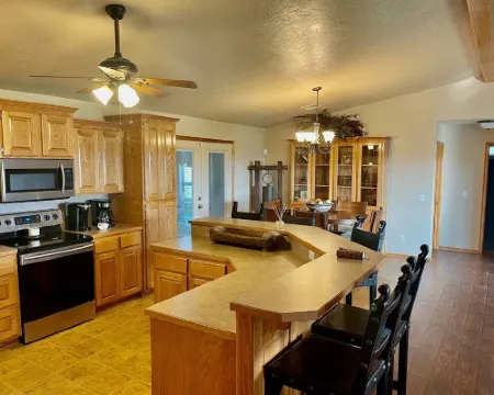 4 Bedroom on 15 Acres Near Crossbar Off Road Park & Turner Falls Hotels in Murray County