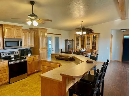 4 Bedroom on 15 Acres Near Crossbar Off Road Park & Turner Falls