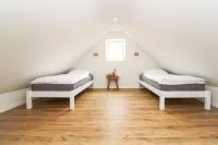 Comfortable apartment on the upper floor for 4 people with balcony, garden & terrace. - Balcony