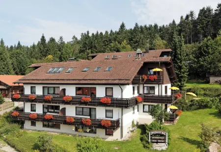 Englmarer Hof garden view