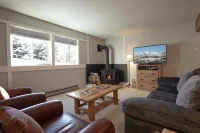 Cozy Ground Level Condo with Wood-Burning Stove - Charming Mountain Retreat
