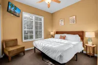 Breathtaking Desert Views and Cozy Living Space - Tranquil Oasis