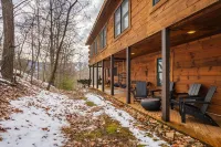 Mountain Getaway with Theater and Arcade - Spacious and Inviting Retreat