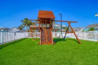 Community Pools and Beach Access - Charming Coastal Cottage