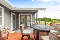Breathtaking Hill Country Views and Cozy Comfort - Charming Escape Hotels in Hays County