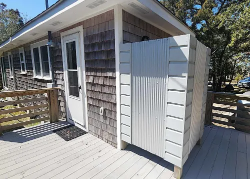Charming Cottage with Screened Porches and Outdoor Showers - Cozy Retreat Hotels in Ocracoke