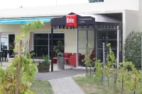 Ibis Carcassonne Est la Cité