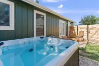 Round Rock Retreat: Downtown Kalahari RR Sports Complex Hot Tub Game Room - Bungalows