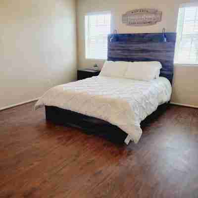 Modern Secluded 2 BR 1.5 Bath Rooms