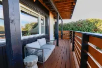 Beach Access and Gorgeous Views - Charming Coastal Haven Hotel a Norfolk