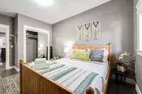 Private Driveway and Outdoor Patio Oasis - Serene Cottage Retreat Hotels in Snoqualmie