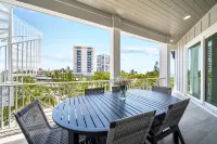 400ft to Beach, Ocean View, Pool, Steps to Siesta Key Village Hotels in Siesta Key