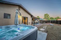 Serene Oasis Retreat - Hot Tub, Grill, Games, Relaxation