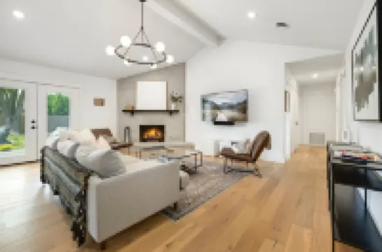 Biking Haven and Backyard Oasis - Charming Retreat