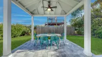 Serenity Retreat - Private Patio, Steps to the Beach Hotels in Sunnyside