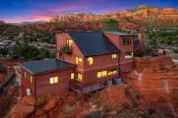 Ravens Rock Retreat: Clifftop Estate w/ 360 Views