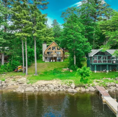 Lakefront Log Cabin with Incredible Views - Tranquil Retreat