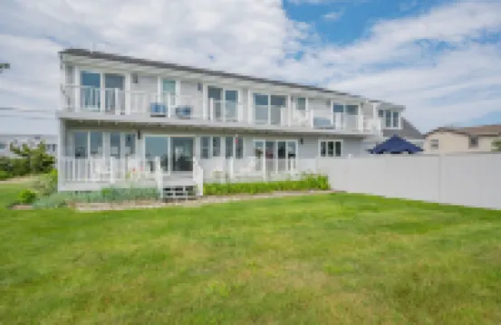 Private Heated Pool and Marsh Views - Gorgeous Coastal Retreat 桑威奇酒店