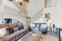 Charming Waterfront Townhouse at Horseshoe Bay w/ Patio Hotels in Horseshoe Bay