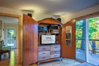 Tranquil Hideaway with Hot Tub and Scenic Deck - Cozy Forest Retreat Hotels in Cooper Gap