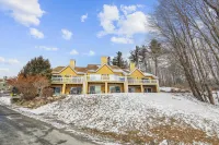 Mountainside Condo J201: 2 br, resort pool, hot tub, sauna & gym in great location!