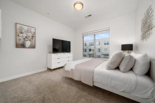 Stylish Space with Pool and Spa Amenities - Luxurious Retreat Hôtels à : Grandview Heights
