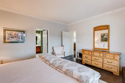 Access to Resort Amenities and Private Patio - Charming Retreat