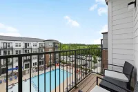 Cozy Living Space with Pool and Fitness Club - Stylish Getaway