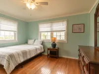 Spacious Outdoor Oasis with Two Kitchens - Inviting Family Retreat Hotels in Ocracoke