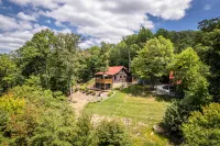 Mountain Haven with Spectacular Vistas - Charming Log Cabin Retreat