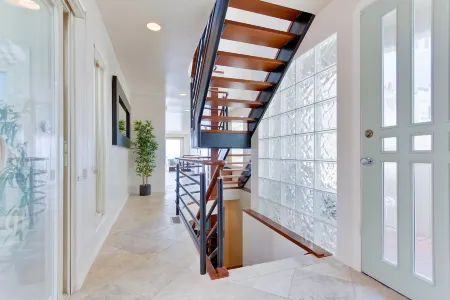 Ocean View Balconies and BBQ Patio Dining - Stunning Luxury Escape